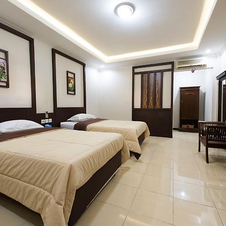 Hotel Wisma Djaja Syariah Bojonegoro Zewnętrze zdjęcie