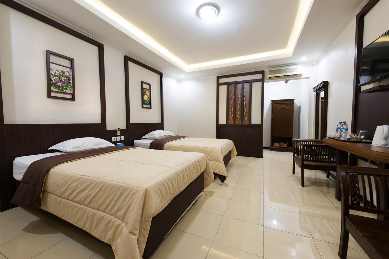 Hotel Wisma Djaja Syariah Bojonegoro Zewnętrze zdjęcie