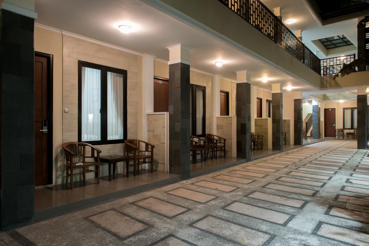 Hotel Wisma Djaja Syariah Bojonegoro Zewnętrze zdjęcie