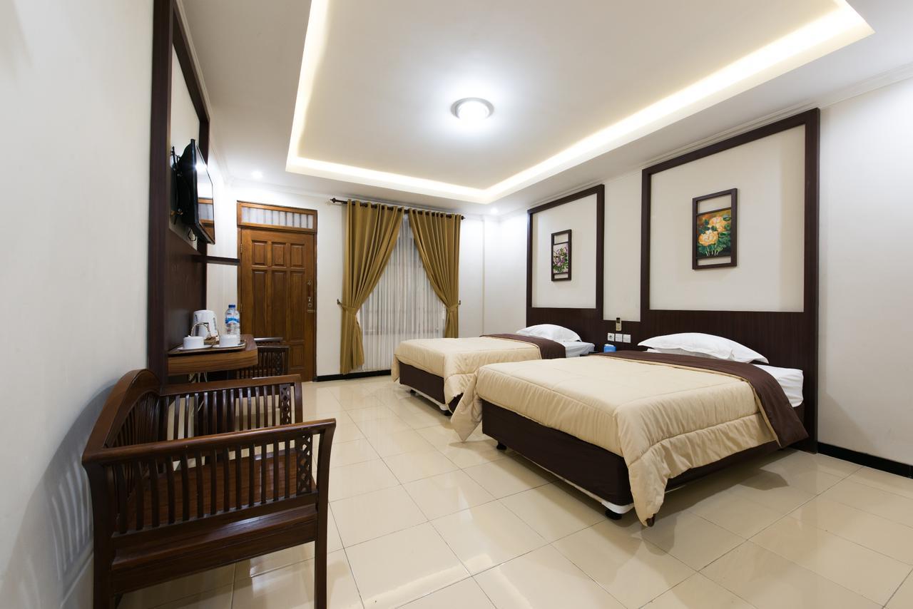 Hotel Wisma Djaja Syariah Bojonegoro Zewnętrze zdjęcie