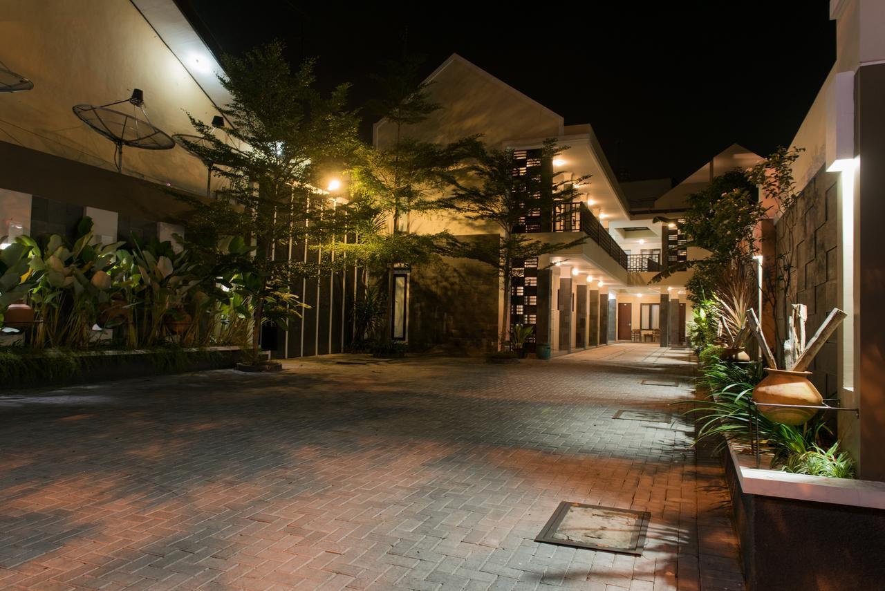 Hotel Wisma Djaja Syariah Bojonegoro Zewnętrze zdjęcie