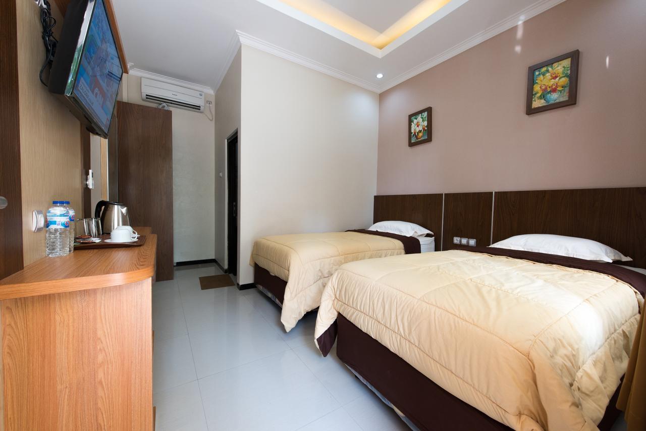 Hotel Wisma Djaja Syariah Bojonegoro Zewnętrze zdjęcie