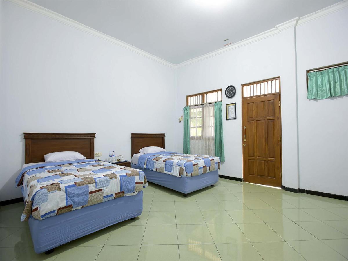 Hotel Wisma Djaja Syariah Bojonegoro Zewnętrze zdjęcie
