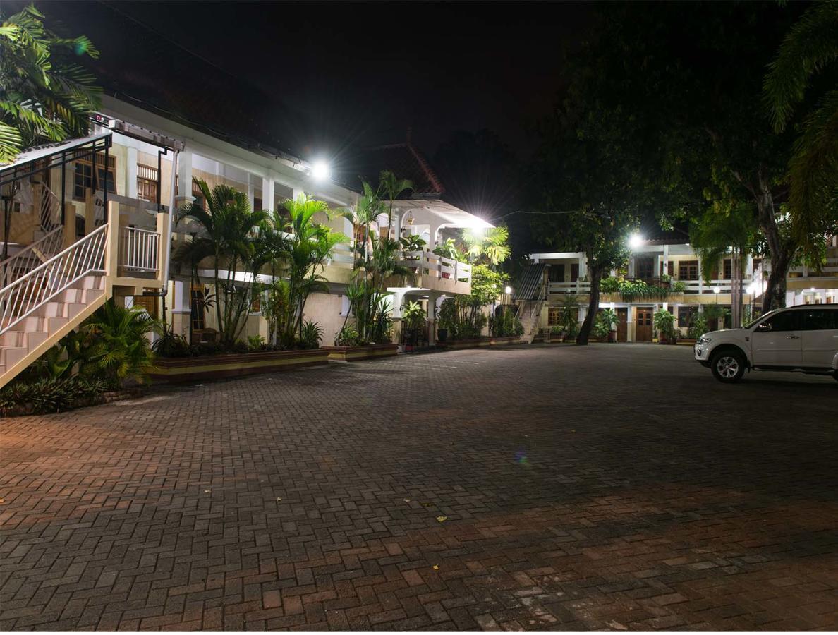 Hotel Wisma Djaja Syariah Bojonegoro Zewnętrze zdjęcie