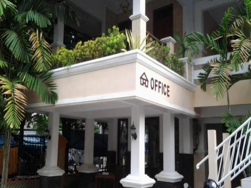 Hotel Wisma Djaja Syariah Bojonegoro Zewnętrze zdjęcie