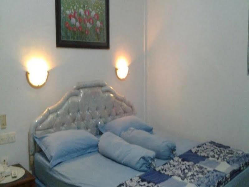 Hotel Wisma Djaja Syariah Bojonegoro Zewnętrze zdjęcie